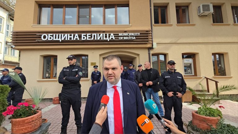 Делян Пеевски пристигна в Белица: „Няма да се огънем! Всички сме Ради!“