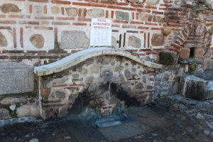 Мраморни лъвски глави ще красят чешмите с минерална вода в Кюстендил